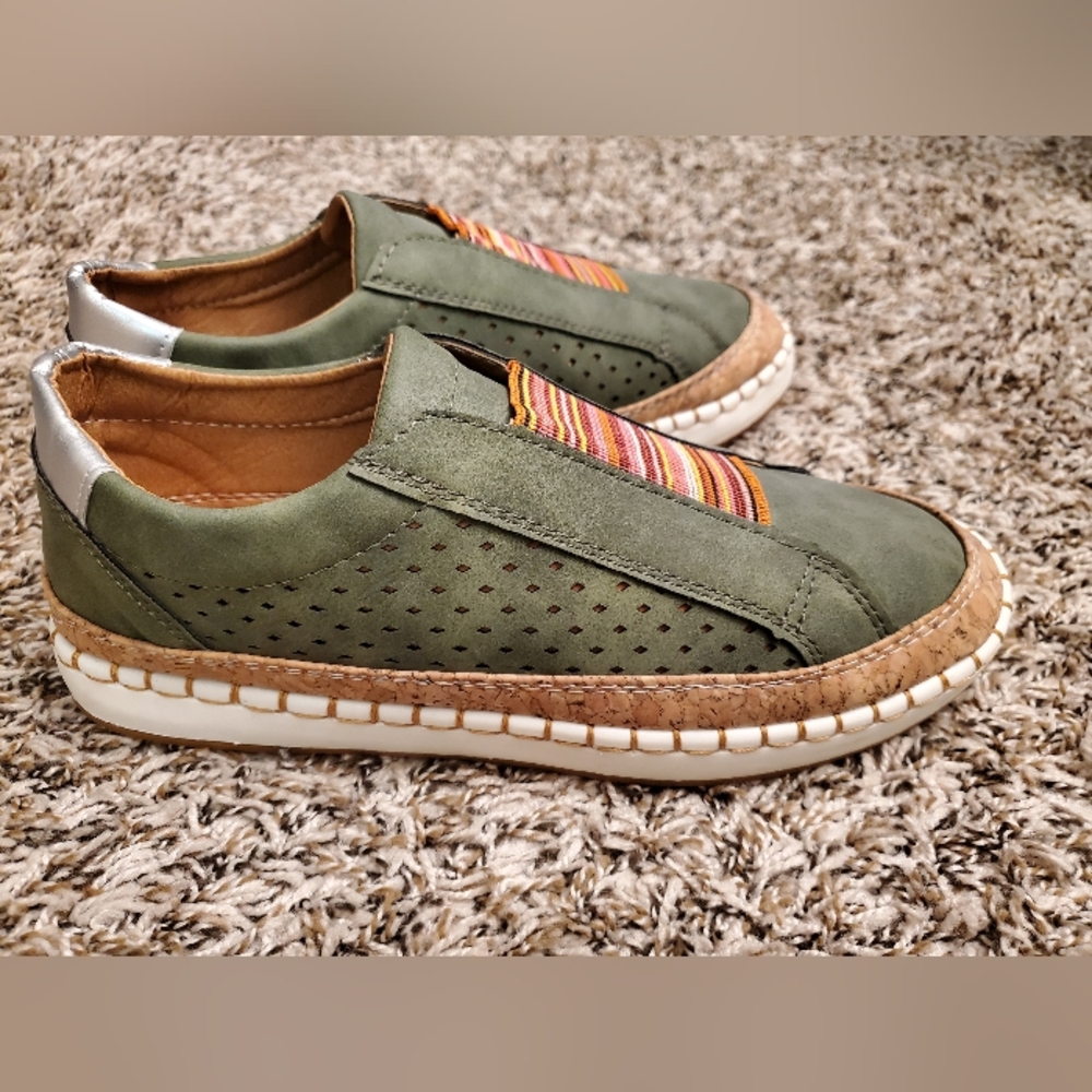 Slip on comfortable lightweight sneakers